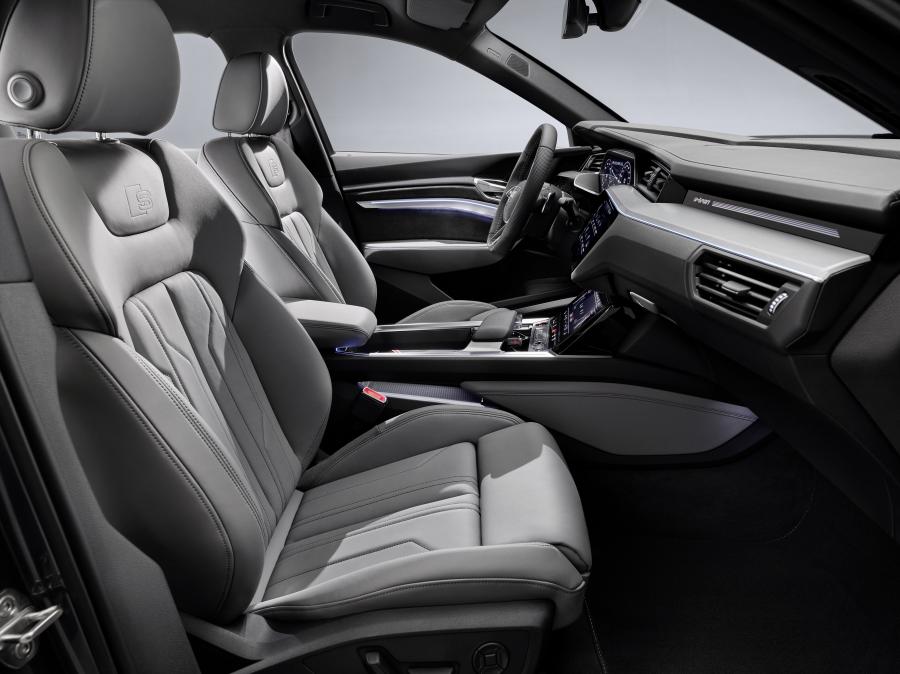 Интерьер Audi e-tron S Sportback 2020 года  (WW) (фото 64 из 77)